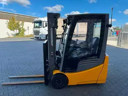 Sähkö - 4 pyör 2017  Jungheinrich EFG 215 / Triplex: 4.25m! / SS / nur 2.865h! (7)