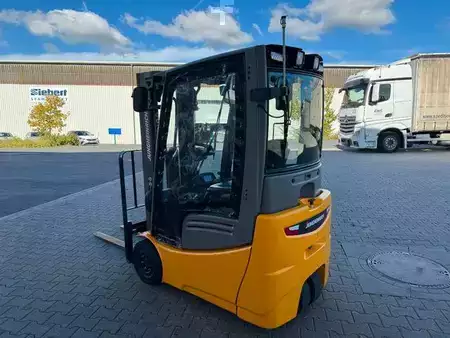 Sähkö - 4 pyör 2017  Jungheinrich EFG 215 / Triplex: 4.25m! / SS / nur 2.865h! (8)