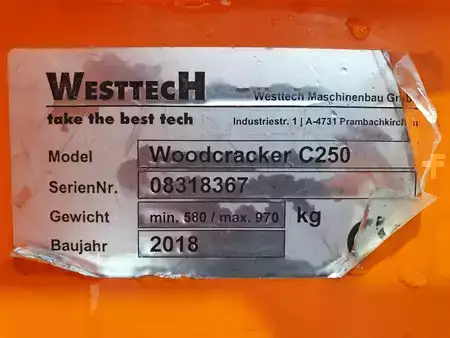 Ostatní 2018  [div] Woodcracker C250 Fällgreifer / DEMO / 2018 (10)