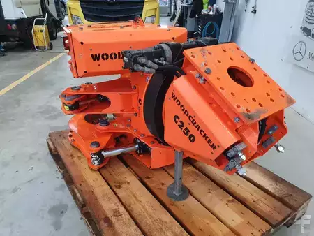 Ostatní 2018  [div] Woodcracker C250 Fällgreifer / DEMO / 2018 (9)