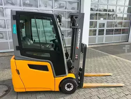 Carrelli elettrici 4 ruote 2017  Jungheinrich EFG 215 / Triplex: 4.25m! / SS / 4.029h (3)