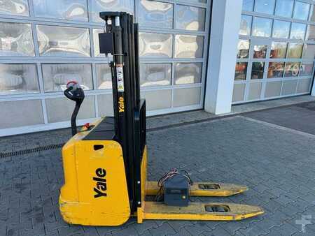 Függőleges komissiózó 2014  Yale MS 12 AC / Triplex: 4m! / nur 180h! / 2014 (2)