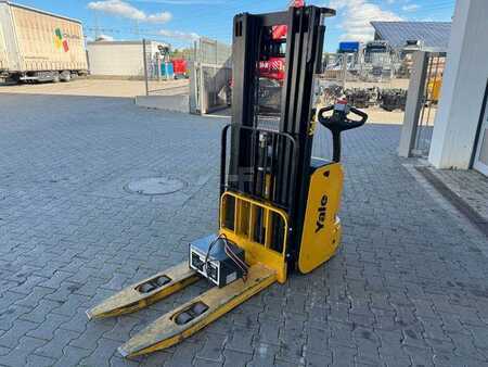 Függőleges komissiózó 2014  Yale MS 12 AC / Triplex: 4m! / nur 180h! / 2014 (5)