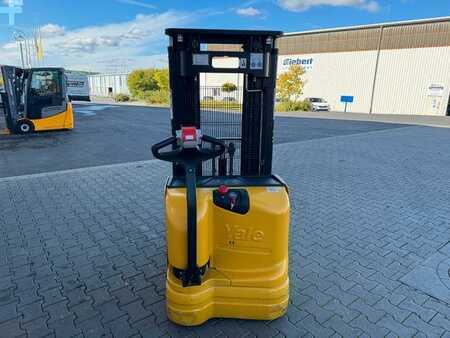 Függőleges komissiózó 2014  Yale MS 12 AC / Triplex: 4m! / nur 180h! / 2014 (8)