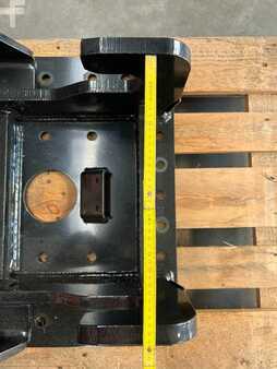 Telescopic forklift rigid - [div] Schraubadapter universell Adapter / Magni Aufnahme (8)