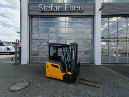 Eléctrico - 4 rodas 2017  Jungheinrich EFG 215 / Triplex: 4.25m! / nur 3.439h! / 2022 (1)
