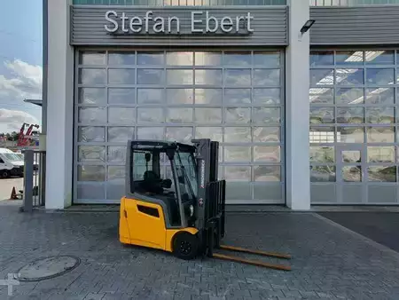 Elektro čtyřkolový VZV 2017  Jungheinrich EFG 215 / Triplex: 4.25m! / SS / nur 3.488h! (1)