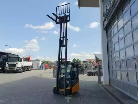 Elektro čtyřkolový VZV 2017  Jungheinrich EFG 215 / Triplex: 4.25m! / SS / nur 3.488h! (10)