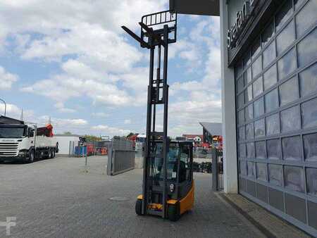 Eléctrico - 4 rodas 2017  Jungheinrich EFG 215 / Triplex: 4.25m! / SS / nur 1.368h! (10)