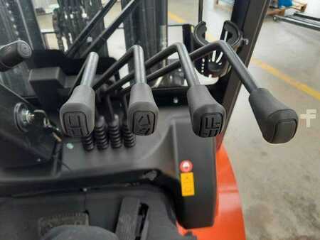 Eléctrica de 4 ruedas 2023  EP Equipment Equipment EFL253 / Triplex: 4,80m / SS / Neu (8)