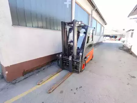 Electric - 4 wheels 2017  Linde E25L-01 387 (2)