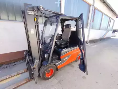 Electric - 4 wheels 2017  Linde E25L-01 387 (3)