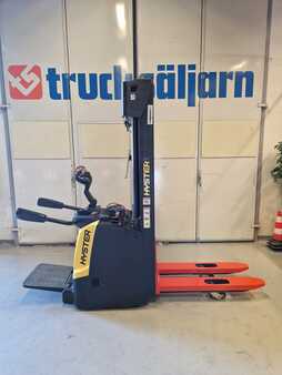 Pallet Stackers 2021  Hyster S1.4S IL (1) 