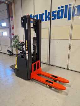Pallet Stackers 2021  Hyster S1.4S IL (3) 