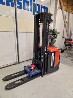 Pallet Stackers 2015  BT SPE160L (2) 