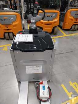 VZV s plošinou pro řidiče 2021  Still EXHSF20 (3)