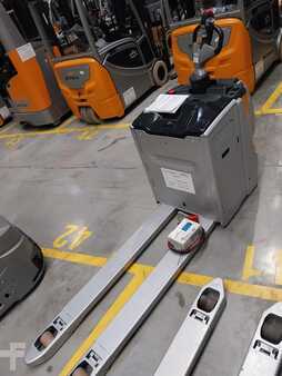 VZV s plošinou pro řidiče 2021  Still EXHSF20 (5)