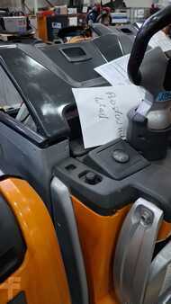 VZV s plošinou pro řidiče 2021  Still EXHSF20 (3)