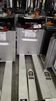 VZV s plošinou pro řidiče 2021  Still EXHSF20 (4)