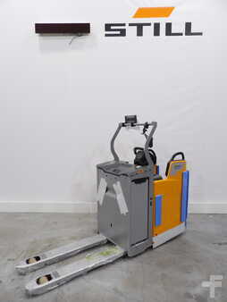 VZV s plošinou pro řidiče 2023 Still EXHS20 (1)