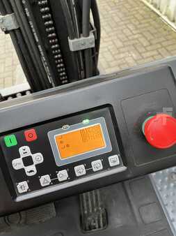 Carrelli elettrici 4 ruote 2015  Toyota 8FBMT25 (6)