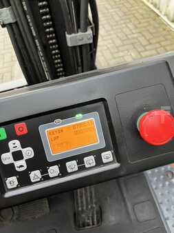 Carrelli elettrici 4 ruote 2015  Toyota 8FBMT25 (7)