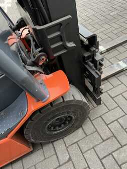 Carrelli elettrici 4 ruote 2015  Toyota 8FBMT25 (10)