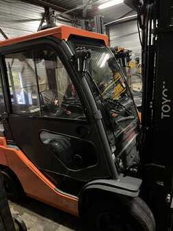 Wózki gazowe 2021  Toyota 02-8FGF30 (3)