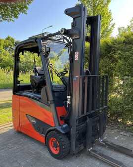3-wiel elektrische heftrucks 2020  Linde E16H-02 (1)