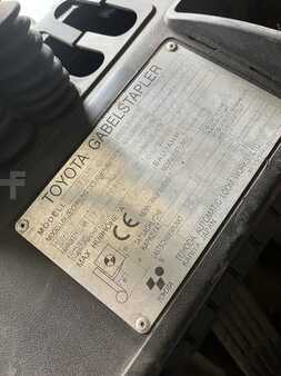 Treibgasstapler 2011  Toyota 02-8FGF25 (4)