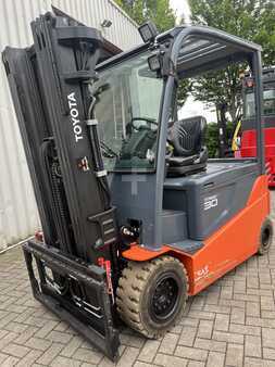 4-wiel elektrische heftrucks 2014  Toyota 8FBMT30 (1)
