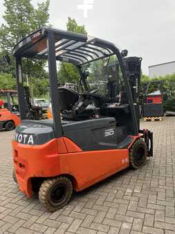 4-wiel elektrische heftrucks 2014  Toyota 8FBMT30 (2)