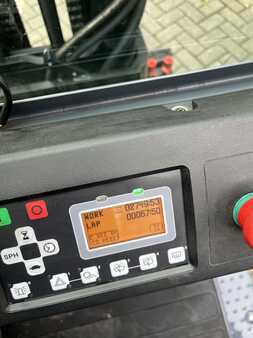 4-wiel elektrische heftrucks 2014  Toyota 8FBMT30 (7)