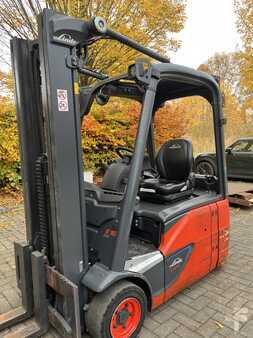 3-wiel elektrische heftrucks 2018  Linde E16-02 (1)