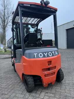 Eléctrica de 4 ruedas 2018  Toyota 8FBMT35 (3)
