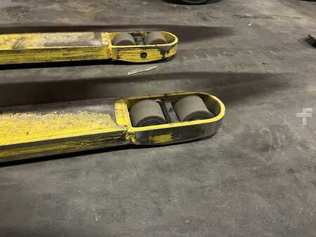 Ruční vysokozdvižný vozík 2010  Yale MS12AC (5)