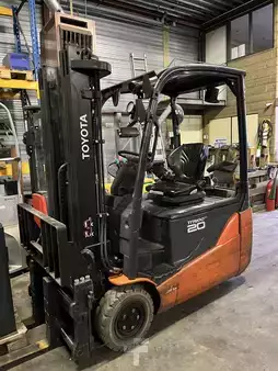 Chariots électriques à 3 roues 2021  Toyota 8FBE18T (1)