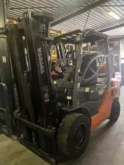 Gas gaffeltruck 2007  Toyota 02-8FGF30 (2)