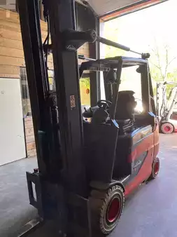 Elektromos 4 kerekű 2015  Linde E30H-01/600 (2)