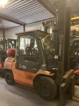 Gasoltruck 2010  Toyota 02-7FGF35-40 (1)