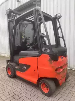 Elektryczne 4-kołowe 2011  Linde E30H-01/600 batt2020 (2)