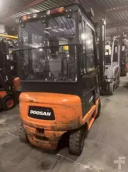 Elektro čtyřkolový VZV 2014  Doosan B20X-5 (5)