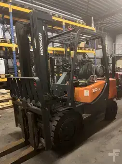 Empilhador a gás 2019  Doosan G30GP (1)