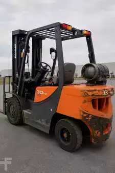 Chariots élévateurs GPL 2019  Doosan G30GP (2)