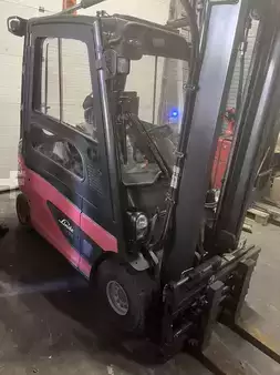 Elektryczne 4-kołowe 2017  Linde E25L-01 (5)