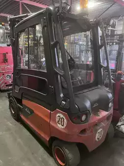 Elektryczne 4-kołowe 2017  Linde E25L-01 (6)
