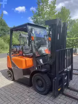 Wózki gazowe 2012  Doosan G25G (1)