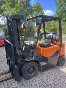 Wózki gazowe 2012  Doosan G25G (2)