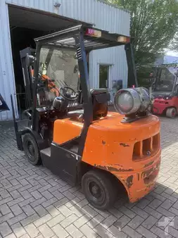 Wózki gazowe 2012  Doosan G25G (3)