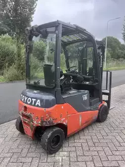 Eléctrica de 4 ruedas 2017  Toyota 8FBM16T (2)